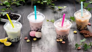 ​秋天的第一杯热奶茶是什么意思