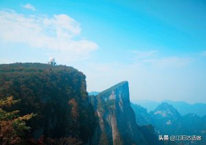 ​《望天门山》李白表达了李白什么样的感情（望天门山的古诗意思赏析）