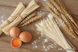 ​挂面要冷水下锅还是热水下锅（煮挂面冷水下锅还是热水）