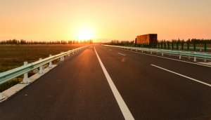 ​沈大高速公路是我国第一条高速吗