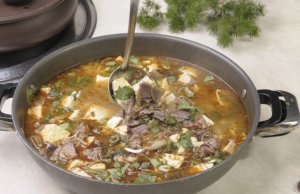 ​狗肉炖豆腐(狗肉炖豆腐里面放什么菜)