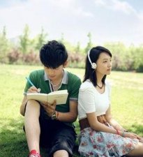 ​恋人未满朋友至上的意思