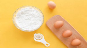 ​鸡蛋食用碱变色原理