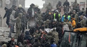 ​土耳其地震引关注，大雪纷飞余震不断 受灾民众现状如何？