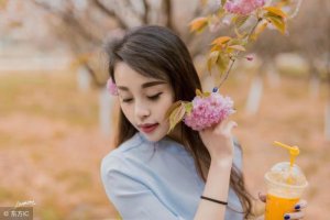 ​伺候女人的男人，伺候女人吃饭刷牙洗脸