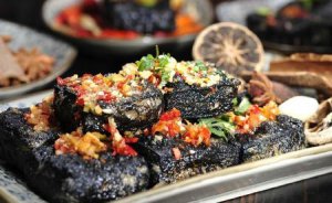 ​臭豆腐什么人不适合吃(哪些人不宜吃臭豆腐)