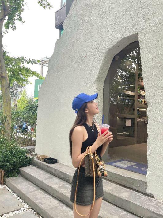 披露和吴亦凡的交往细节及套路(都美竹描述吴亦凡细节)