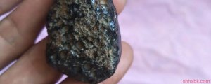 ​黑色玻璃陨石怎么鉴定真假 黑色玻璃陨石特征