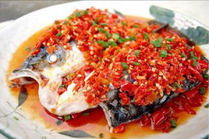 ​剁椒鱼头的做法 鲜香美味辣味十足