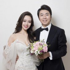 ​郎朗夫人四手联弹（为什么给她贴标签是钢琴家郎朗的太太）