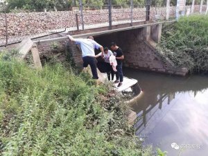 ​涵洞隧道被淹（洛阳一对夫妻开车进涵洞被淹）
