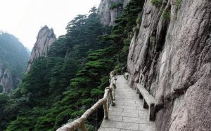 ​哪里的山景最美丽？黄山归来不看岳