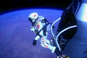 ​世界上高空跳伞第一人（太空跳伞第一人）