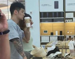 ​蒋劲夫最近的照（从力捧小生到）
