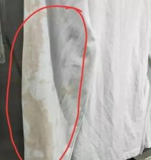 ​咖啡洒在了白衣服上怎么办，咖啡洒白衣服上能干洗掉吗？