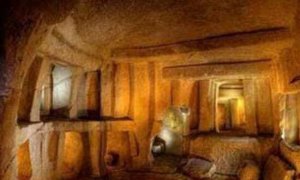 ​马耳他岛地下窟窿之谜，左右接织的多层房间_奇异修筑