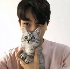 ​教你一个动作判断男生是否喜欢你（判断男生是否喜欢你的9种方法）
