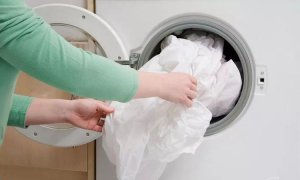 ​羽绒服可以放洗衣机洗吗，700元买的羽绒服可以用洗衣机洗吗？