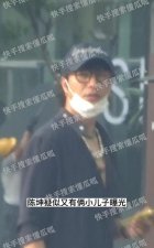 ​陈坤被曝疑似又有俩儿子 带小男孩逛商场拍全家福