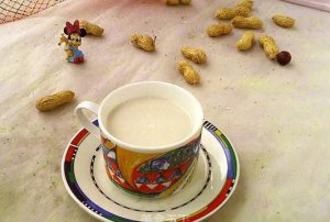 ​花生豆奶怎么做,美容养颜豆浆的做法和配方