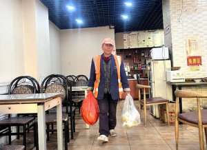 ​一碗热汤面温暖一座城（一碗面的温暖）