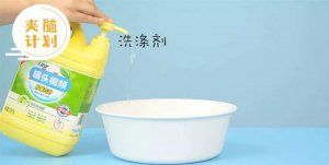 ​用什么水擦玻璃又亮又干净，玻璃上的灰很难擦干净，用什么抹布擦比较干净？