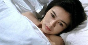 ​刘銮雄怎么玩关之琳的，玩高尔夫球导致受伤_不实传言
