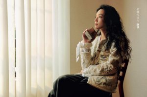 ​舒淇卡其色穿搭大片释出 笑容温婉让人心生惬意