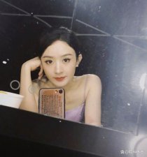 ​赵丽颖穿 5 千多洞洞鞋现身机场，只为捧场闺蜜演唱会