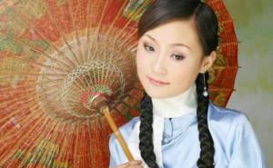 ​龚玥演唱的月光下的凤尾竹 龚玥唱过的最好听歌曲大全