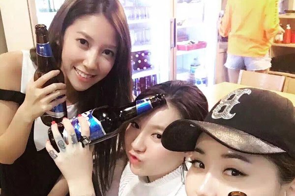 刘大美大闹机场事变 和许多男网红十分暗昧
