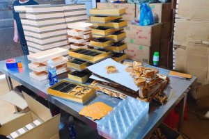 ​已卖出 1 万多盒！紧急提醒：这些月饼，假的！