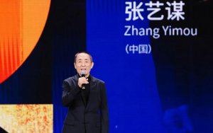 ​张颂文得奖了，倪虹洁声音哽咽，雷佳音感谢张嘉益……他们抱走了这只“大熊猫