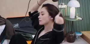 ​疯狂删减，怒刷一星，她这次是真的凉了