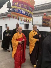 ​九华山和尚被抓事件(九华山和尚一个月多少钱)