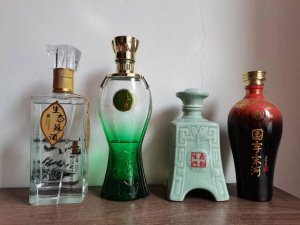 ​景阳春52度高度如意4瓶多少钱？景阳春32度如意多少钱一箱六瓶