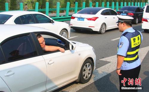 5.在出发的时候就把车辆检查好了，不然到了景区后如果不能进入景区会很麻烦的，在车上等待的时候一定要注意观察周围是否有人和车。