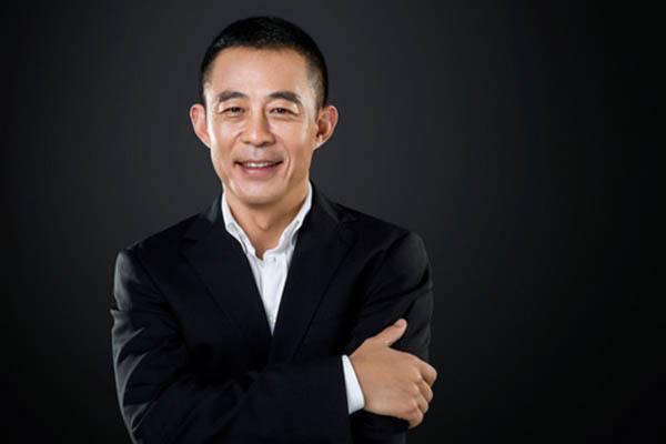 其貌不扬却拥有貌美妻子的5个男星（他是国家一级演员）(4)