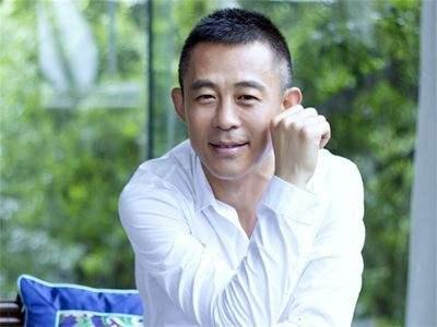 其貌不扬却拥有貌美妻子的5个男星（他是国家一级演员）(12)