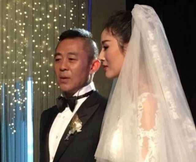 其貌不扬却拥有貌美妻子的5个男星（他是国家一级演员）(30)