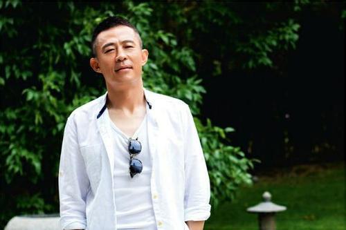 其貌不扬却拥有貌美妻子的5个男星（他是国家一级演员）(5)