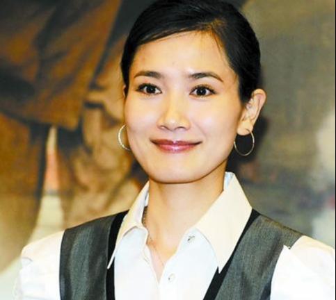 其貌不扬却拥有貌美妻子的5个男星（他是国家一级演员）(21)