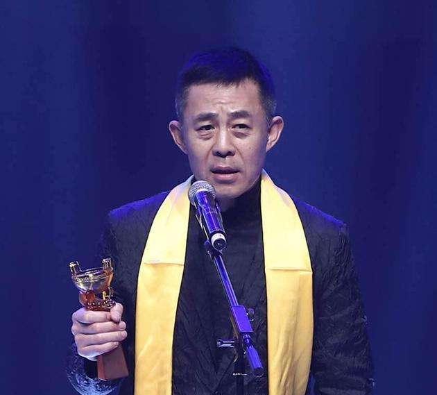 其貌不扬却拥有貌美妻子的5个男星（他是国家一级演员）(11)