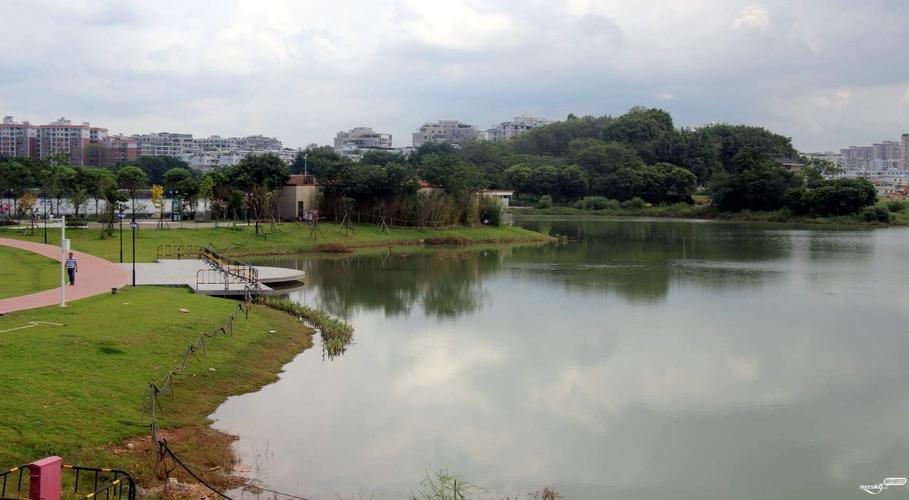 2、湖心岛附近