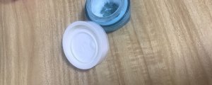 ​素颜霜用粉扑还是用手抹