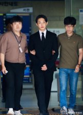 ​被曝吸毒成瘾！刘亚仁181次注射9.6升异丙酚