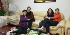 ​欢声笑语的近义词是什么呢