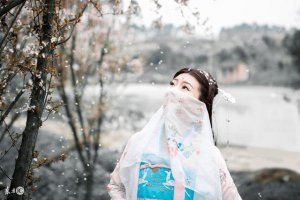 ​小说：嫡女给残废王爷治腿，不料王爷得寸进尺，让她伺候沐药浴