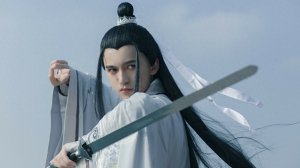 ​小说：穿越女独居山林，她意外救下陌生男人，男人的脸让她流口水