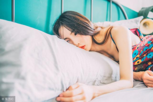 ​小说：穿越成六零年代小媳妇，婆婆在她家吃饭，却到大嫂家干活